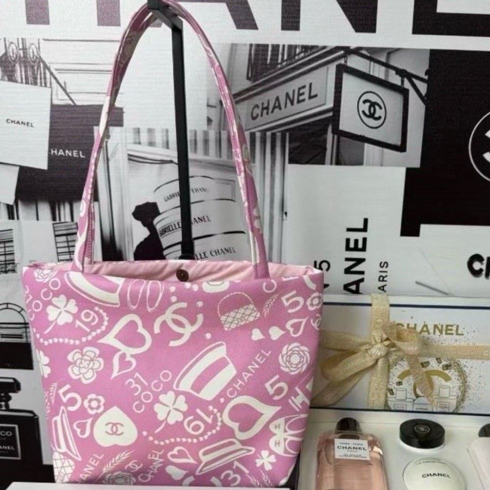 CC BEAUTE Graphic Pink Tote